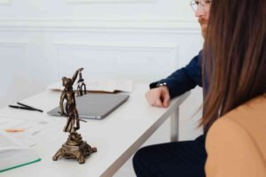 How do Lawyers in Dubai assist with Child Custody Disputes?